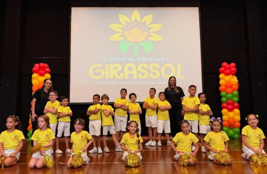 Criancas no Centro de Educacao Infantil Girassol